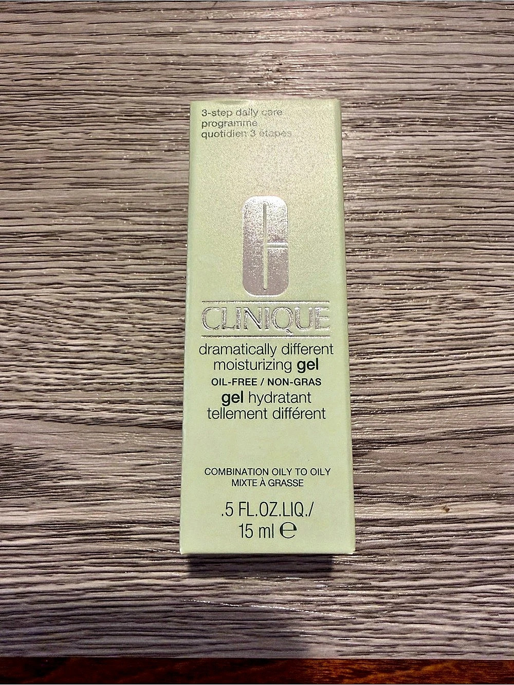 Clinique Dramatically Different Moisturizing Gel 15 mL Oil-Free Moisturizer Gel